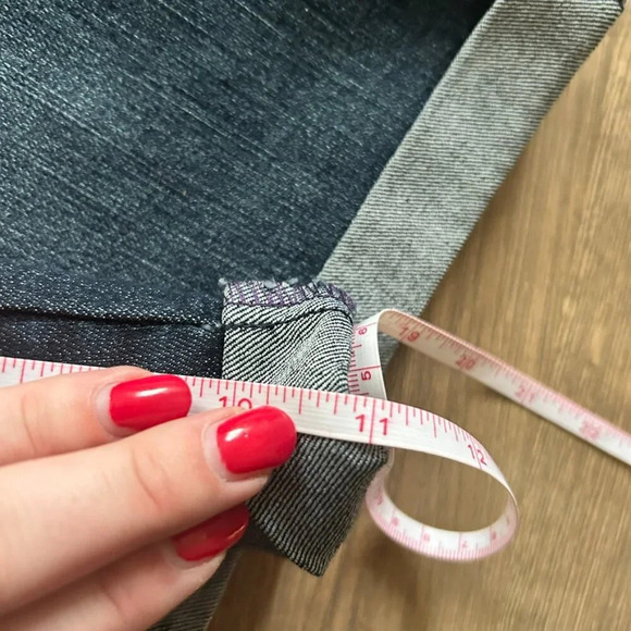 jean bermuda shorts with lift and tuck features - Picture 7 of 7